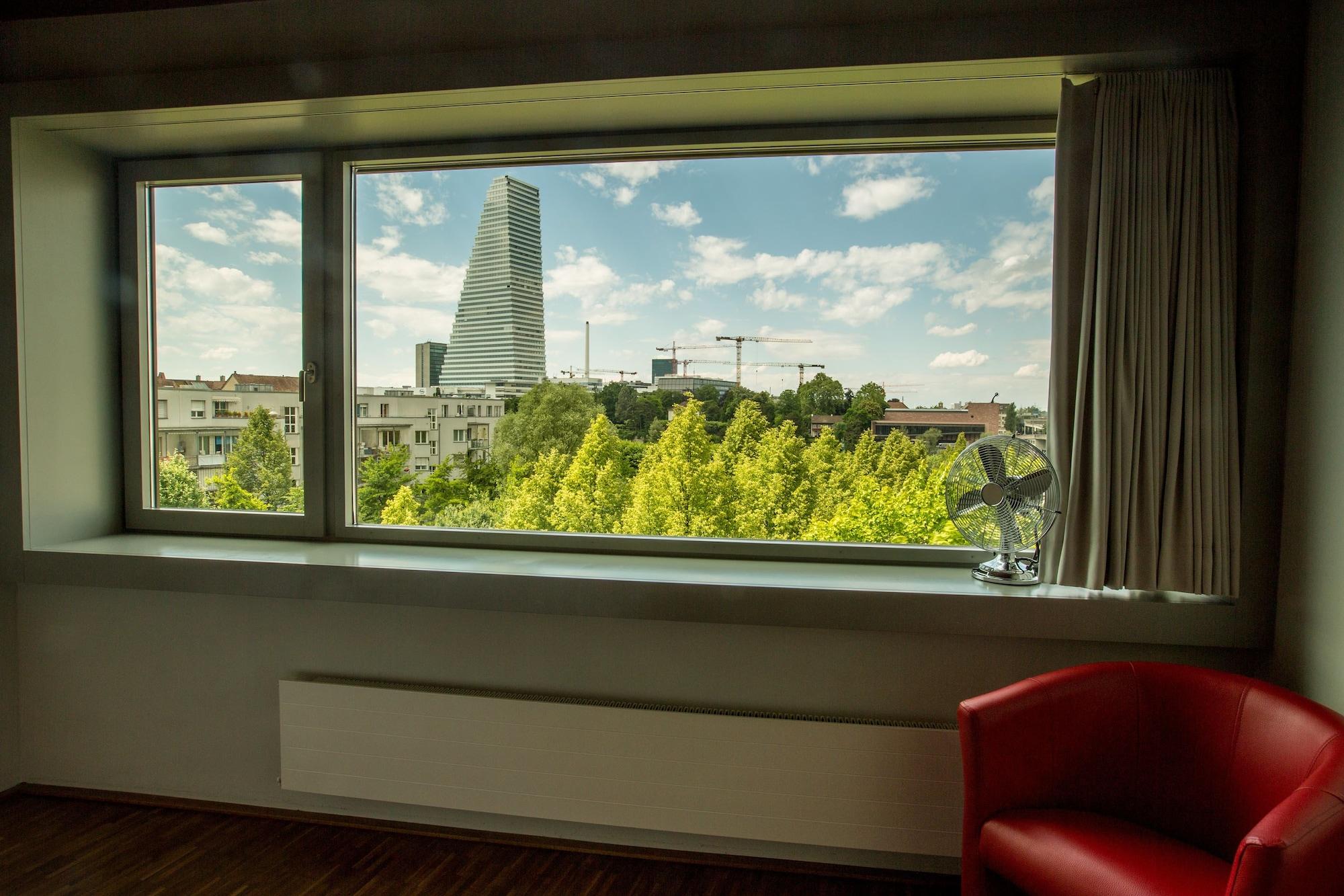 Dasbreitehotel Am Rhein Bâle