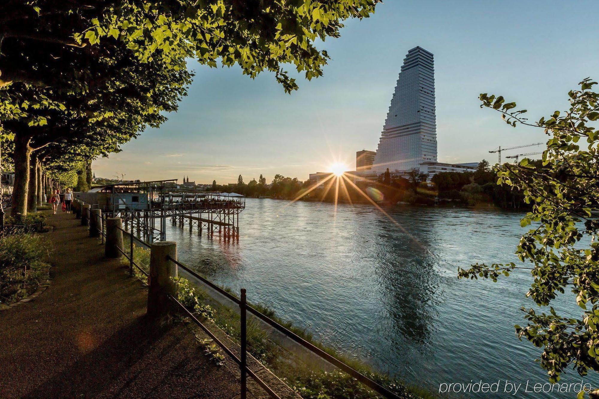 Dasbreitehotel Am Rhein Bâle